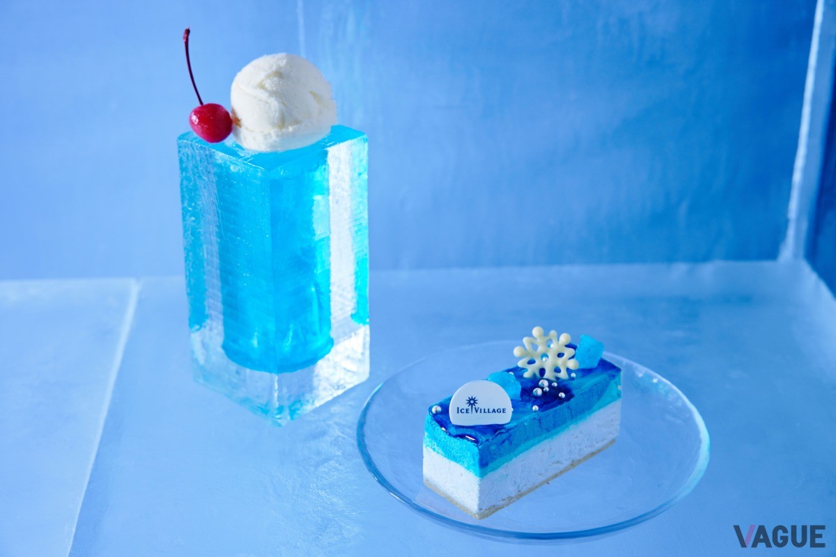 氷のクリームソーダとフローズンケーキ