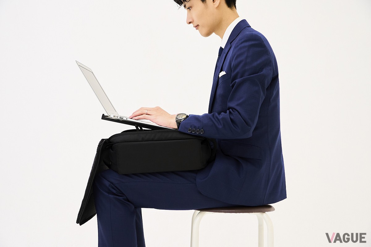 いつもの自然な体勢で作業できる