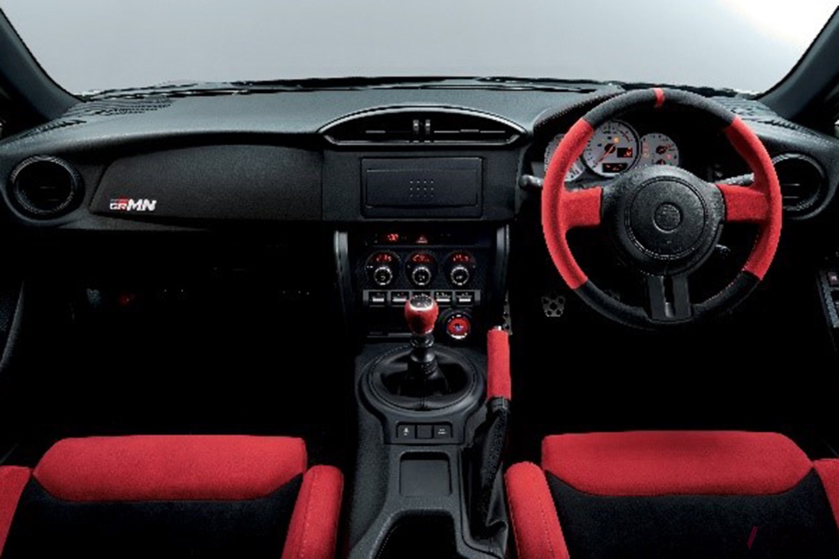 86 GRMN　車内