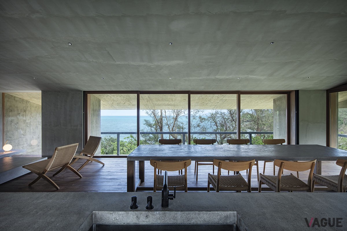 統一された壁や家具が高級感を漂わせる