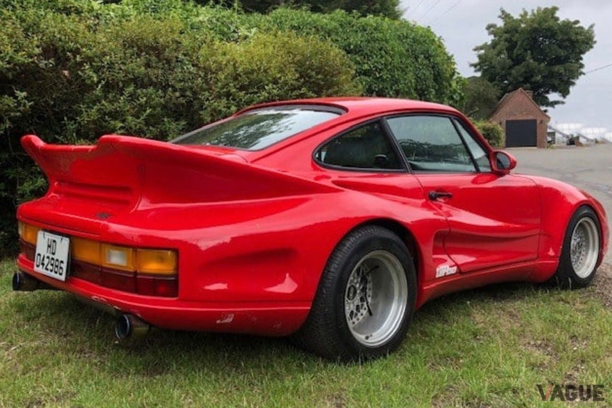 イギリスの中古車売買サイト・Car＆Classicに出品されている1988年式の「911ターボ“ロードランナー”」（C）Car＆Classic