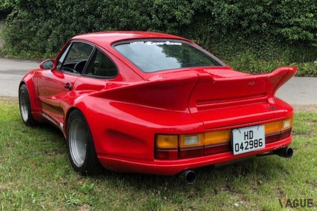イギリスの中古車売買サイト・Car＆Classicに出品されている1988年式の「911ターボ“ロードランナー”」（C）Car＆Classic