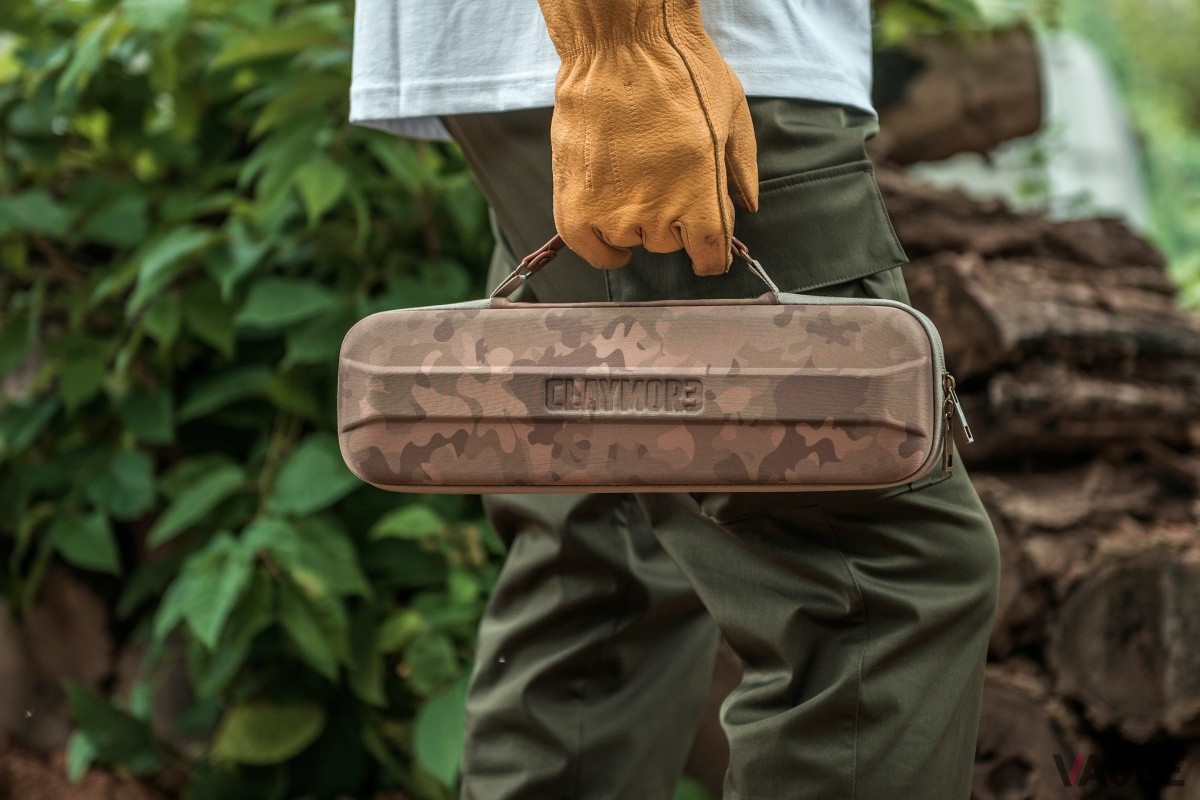 収納、持ち運びに便利なハードケースも付属