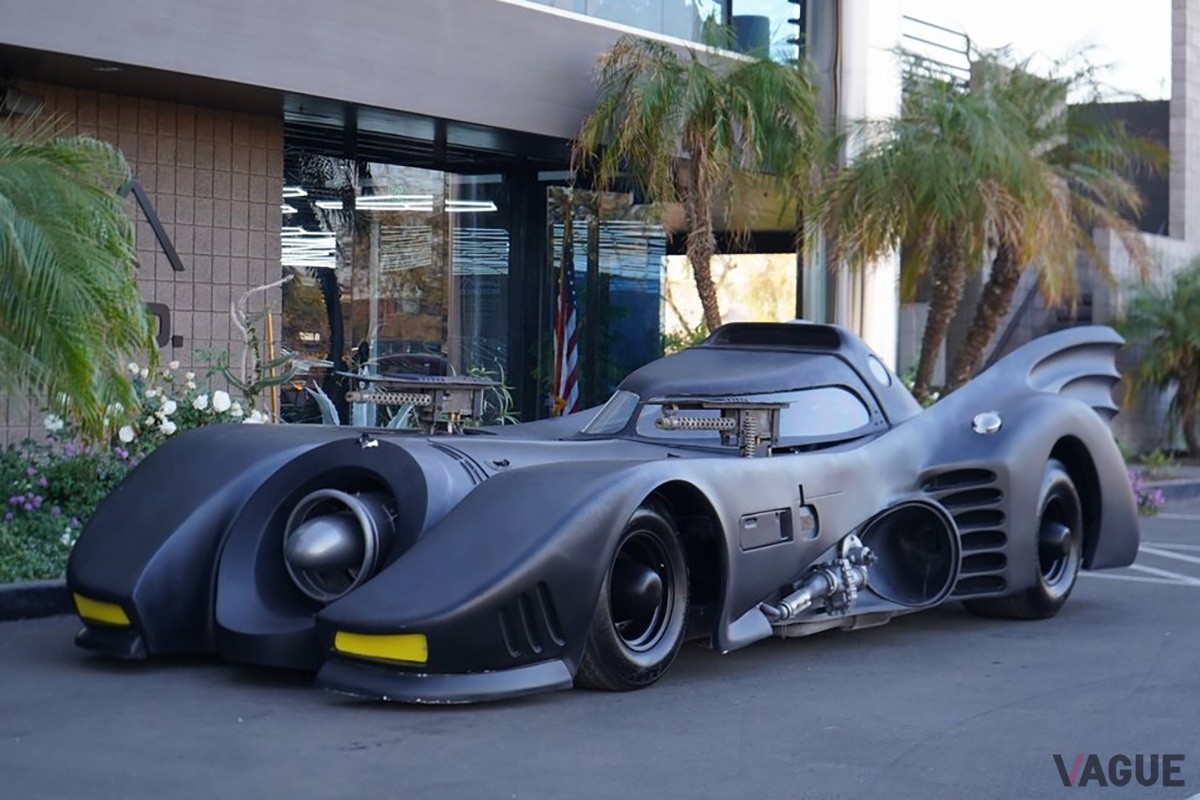 こちらはイギリスで製作されたレプリカ。ベースはフォード「マスタング」でボディはグラスファイバー製（C）eBay