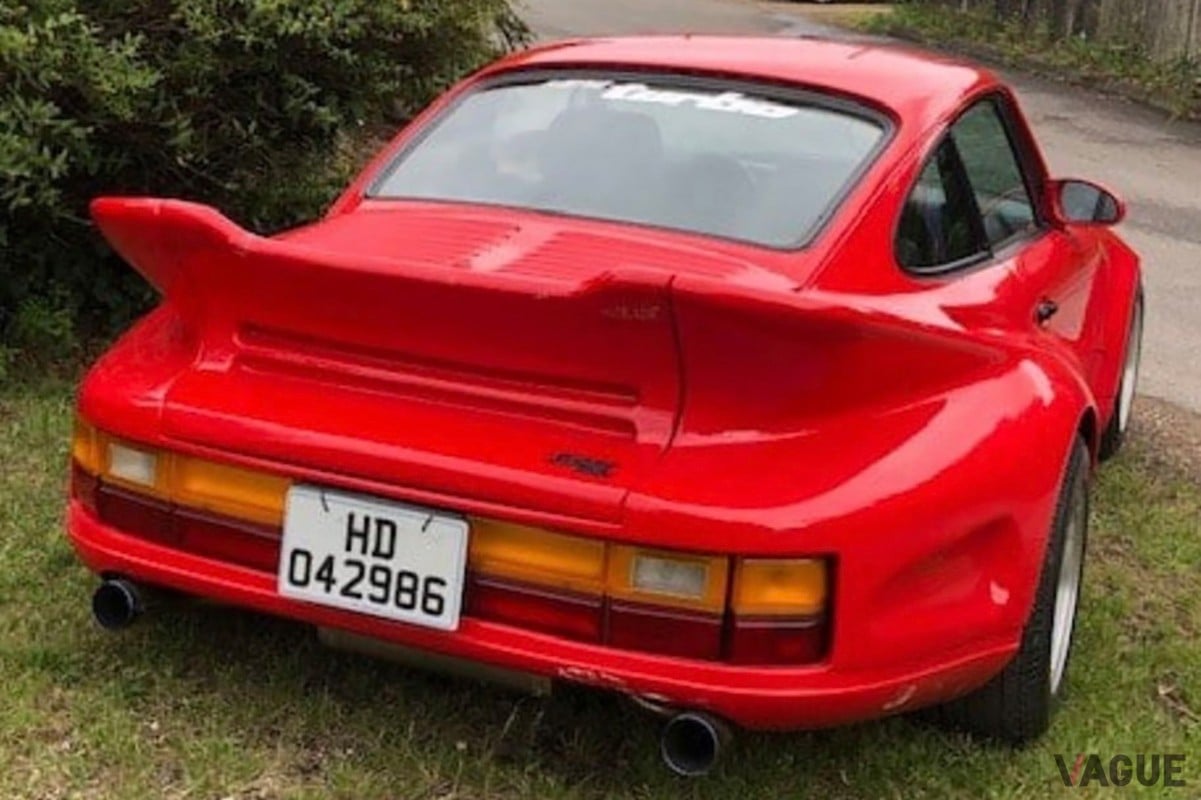 イギリスの中古車売買サイト・Car＆Classicに出品されている1988年式の「911ターボ“ロードランナー”」（C）Car＆Classic
