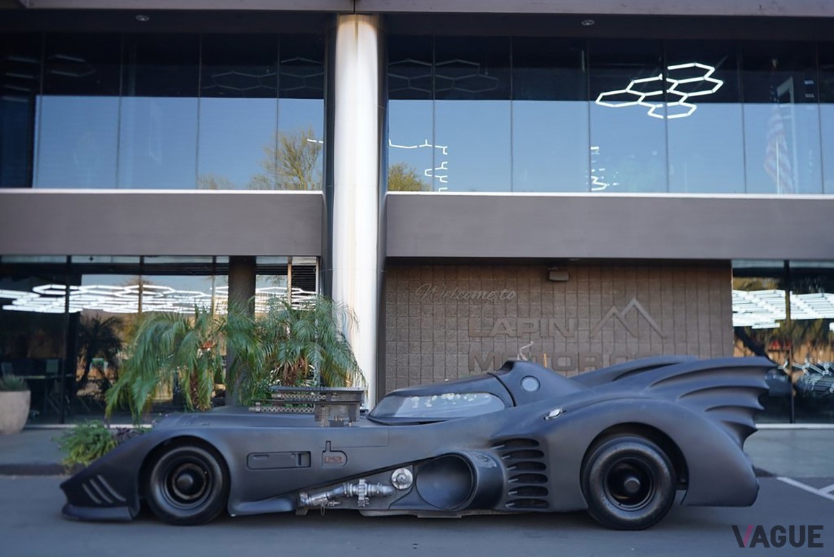 こちらはイギリスで製作されたレプリカ。ベースはフォード「マスタング」でボディはグラスファイバー製（C）eBay