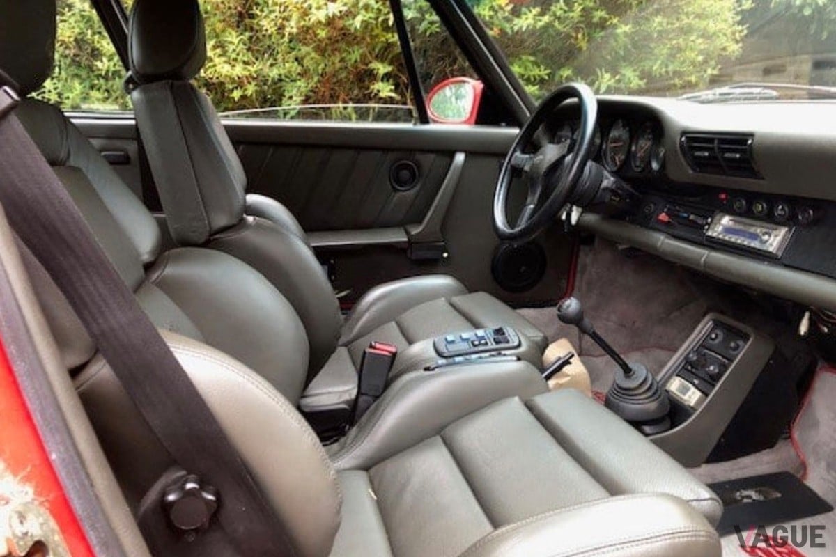 イギリスの中古車売買サイト・Car＆Classicに出品されている1988年式の「911ターボ“ロードランナー”」（C）Car＆Classic