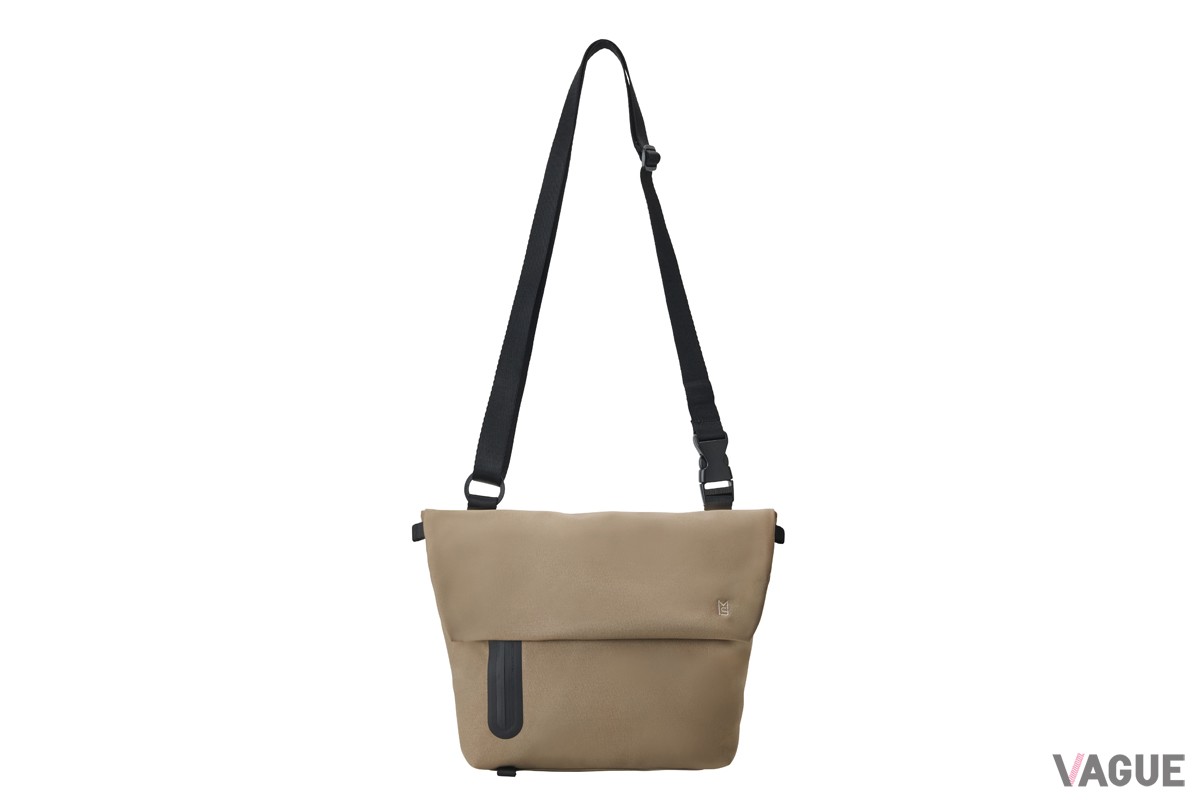 徹底的にシンプルさを追求した「ショルダーバッグ」は、荷物を最小限にしてお出かけを楽しみたい方にちょうどいいサイズ感