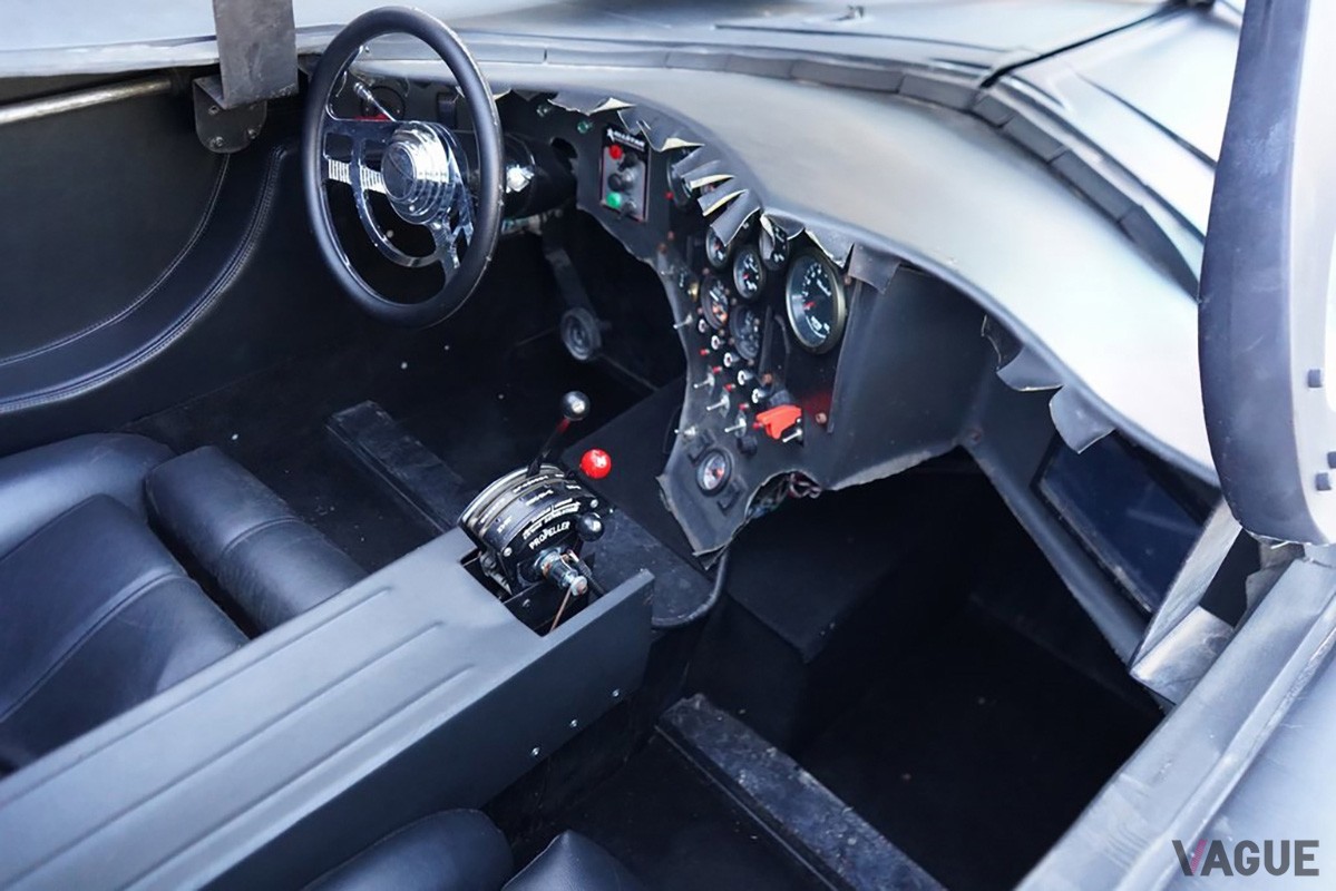 2025年2月上旬時点、米アリゾナ州の販売店に並んでいるレプリカキットと同じVINナンバーが記された中古車（C）Lapin Motor Co.