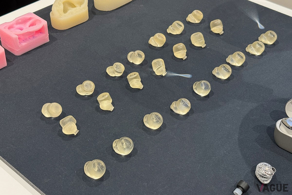 新“コンチャフィット形状”を導き出すべく、3Dプリンターを使って製作された装着性確認のためのモック