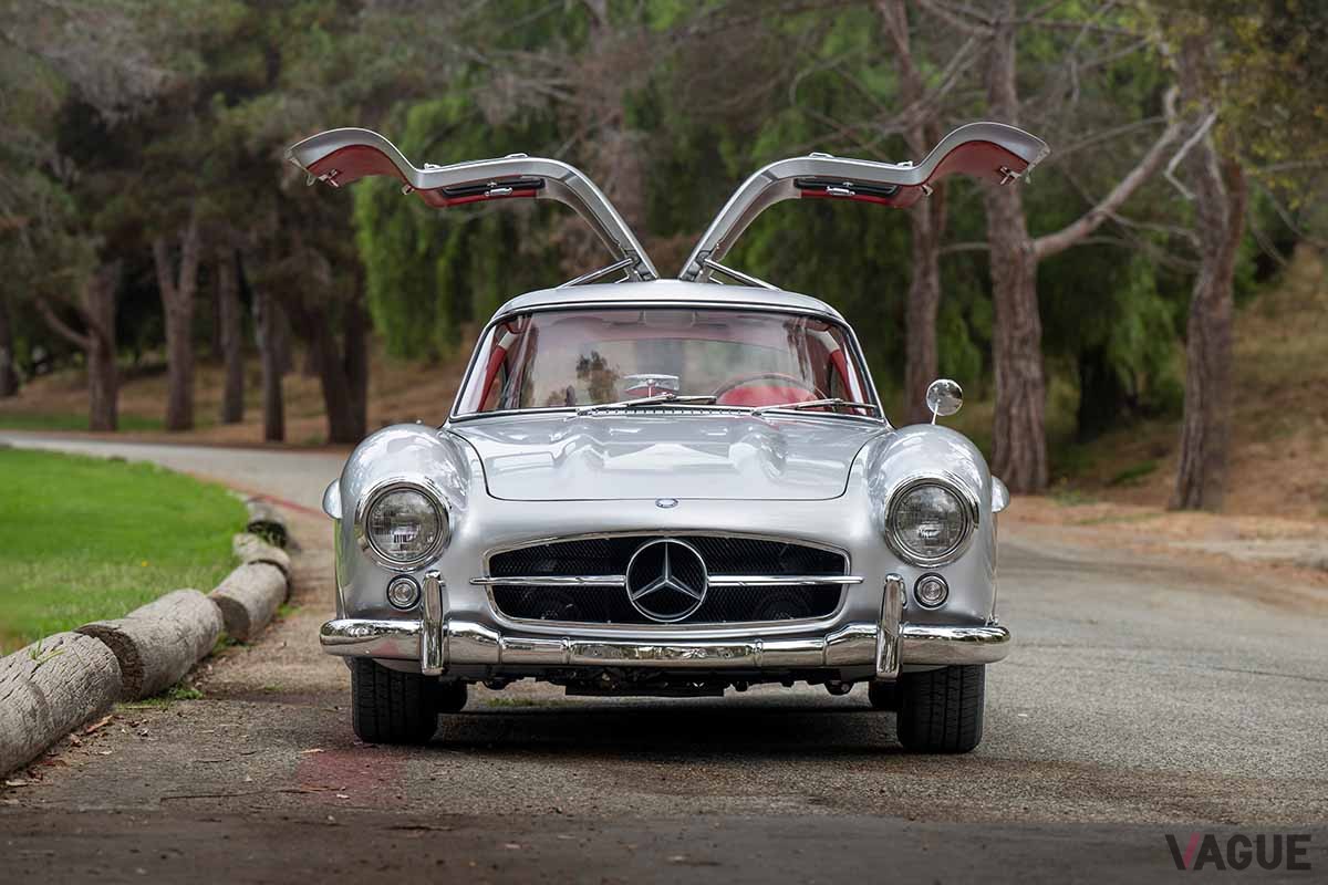 オークションに出品された1956年式メルセデス・ベンツ「300SLガルウイング」 Robin Adams(c)2024 Courtesy of RM Sotheby's