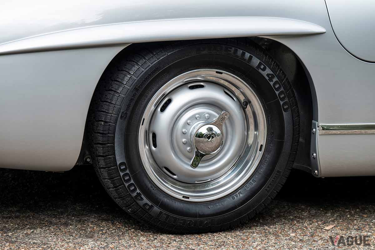 オークションに出品された1956年式メルセデス・ベンツ「300SLガルウイング」 Robin Adams(c)2024 Courtesy of RM Sotheby's