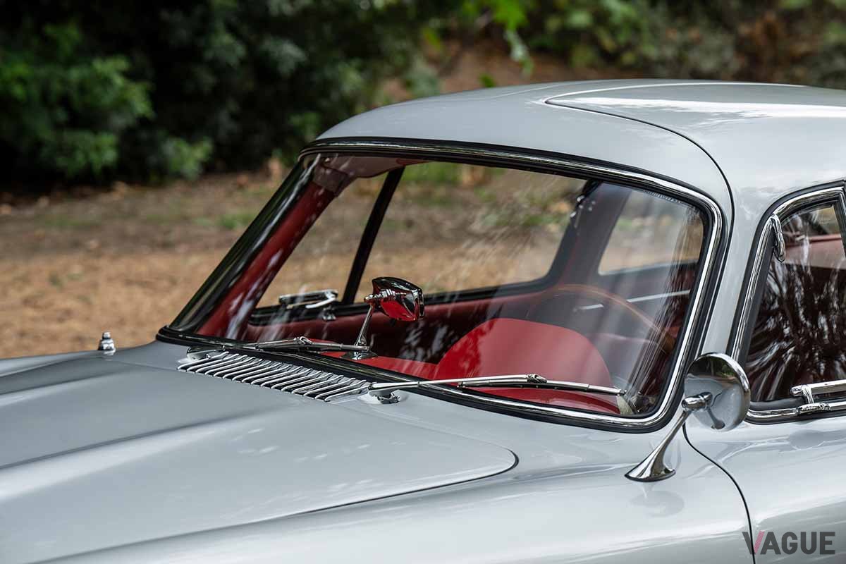 オークションに出品された1956年式メルセデス・ベンツ「300SLガルウイング」 Robin Adams(c)2024 Courtesy of RM Sotheby's