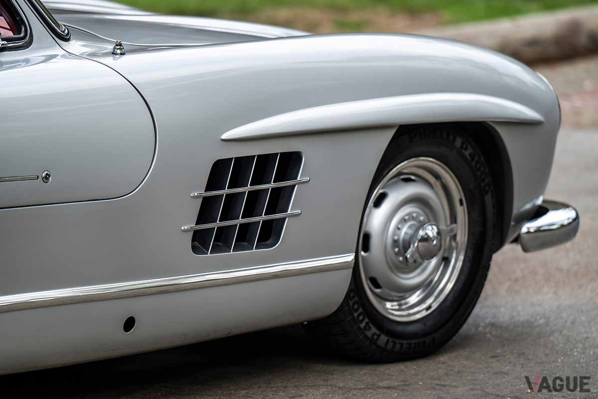 オークションに出品された1956年式メルセデス・ベンツ「300SLガルウイング」 Robin Adams(c)2024 Courtesy of RM Sotheby's