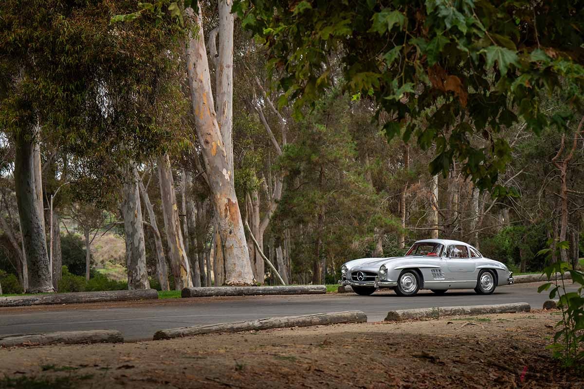 オークションに出品された1956年式メルセデス・ベンツ「300SLガルウイング」 Robin Adams(c)2024 Courtesy of RM Sotheby's