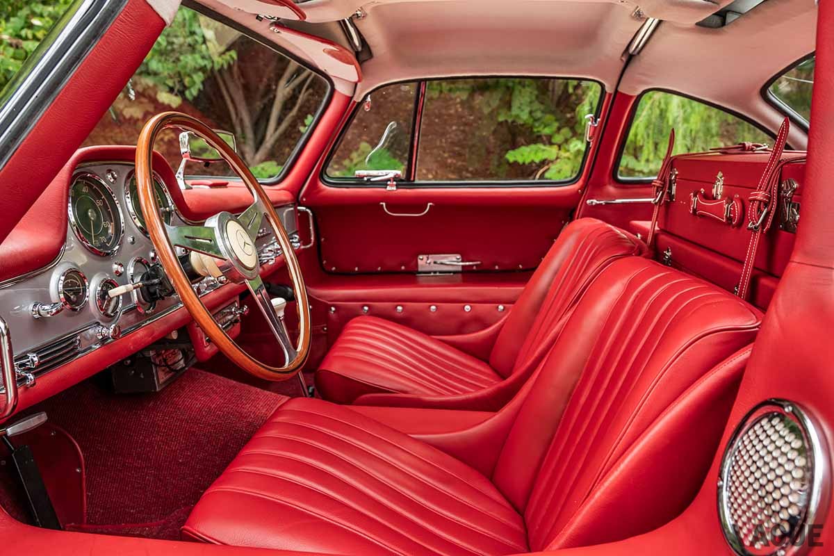 オークションに出品された1956年式メルセデス・ベンツ「300SLガルウイング」 Robin Adams(c)2024 Courtesy of RM Sotheby's