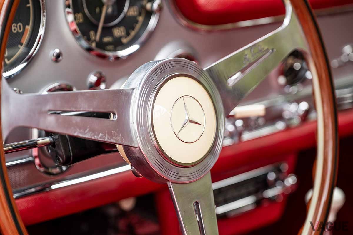 オークションに出品された1956年式メルセデス・ベンツ「300SLガルウイング」 Robin Adams(c)2024 Courtesy of RM Sotheby's