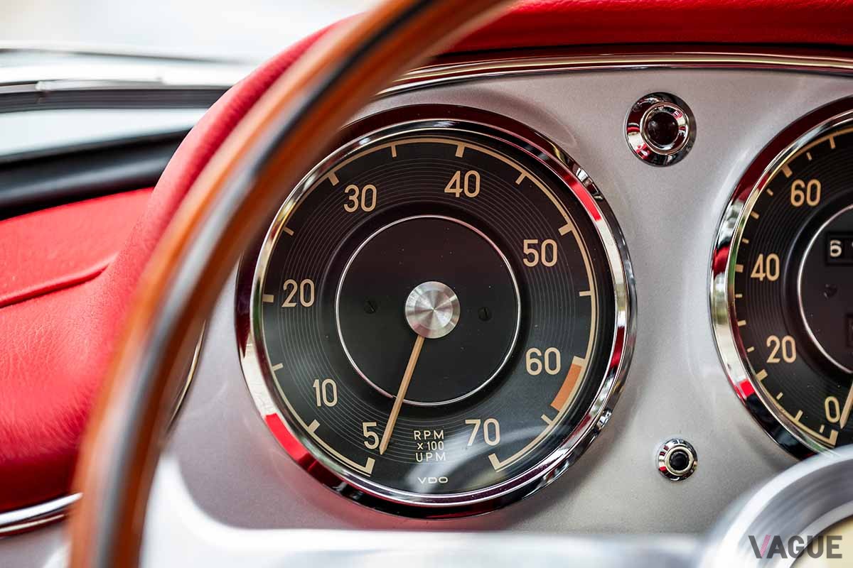 オークションに出品された1956年式メルセデス・ベンツ「300SLガルウイング」 Robin Adams(c)2024 Courtesy of RM Sotheby's