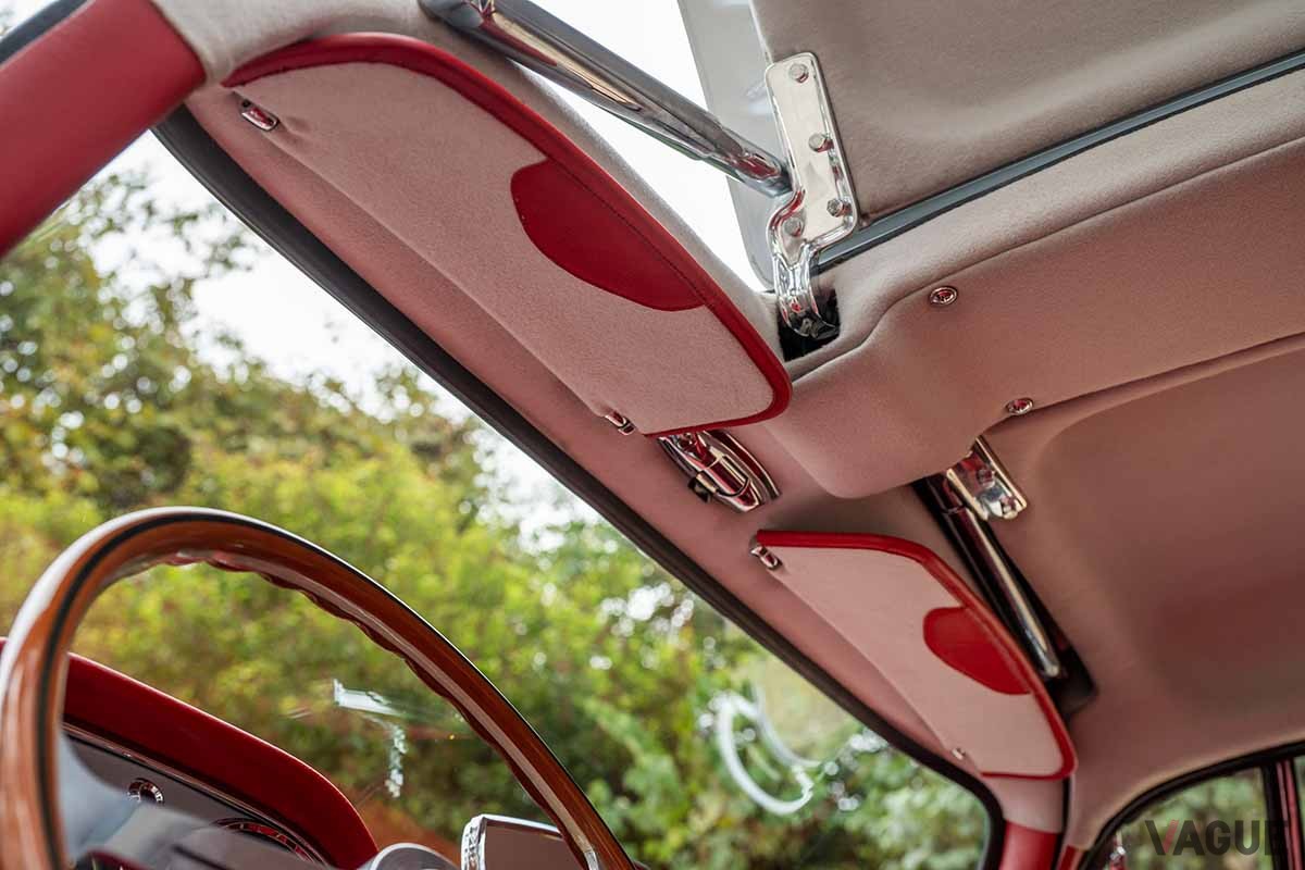 オークションに出品された1956年式メルセデス・ベンツ「300SLガルウイング」 Robin Adams(c)2024 Courtesy of RM Sotheby's