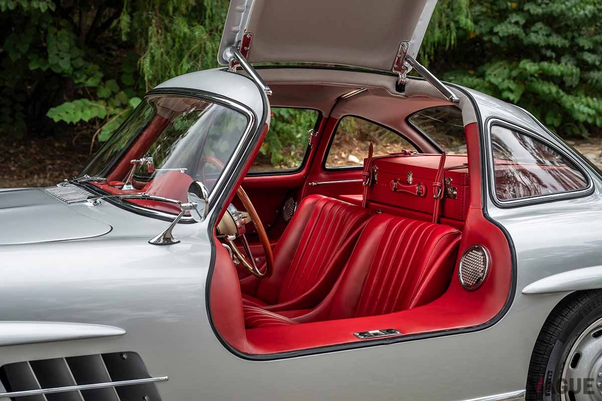 オークションに出品された1956年式メルセデス・ベンツ「300SLガルウイング」 Robin Adams(c)2024 Courtesy of RM Sotheby's