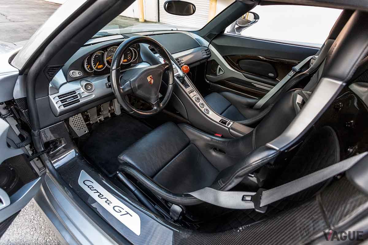 オークションに登場、約2億3000万円で落札された2005年式ポルシェ「カレラGT」。走行距離は7360kmだ　John Afravi（c）2025 Courtesy of RM Sotheby's