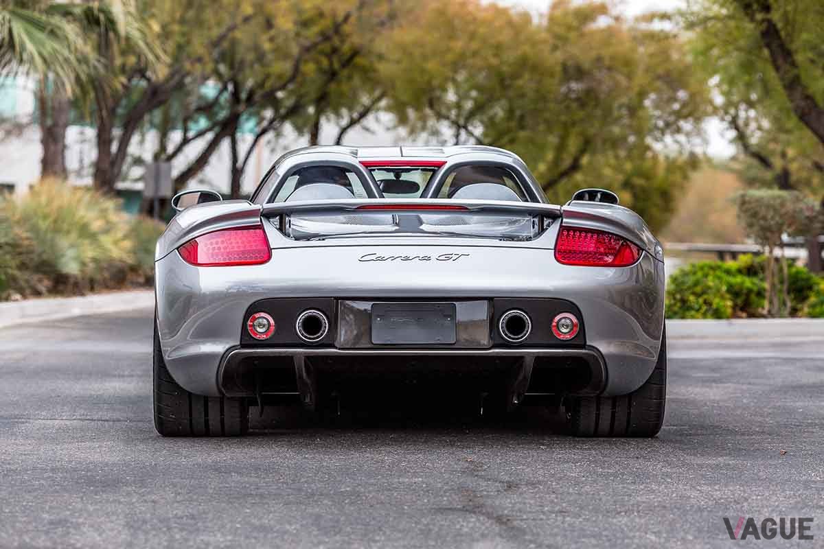 オークションに登場、約2億3000万円で落札された2005年式ポルシェ「カレラGT」。走行距離は7360kmだ　John Afravi（c）2025 Courtesy of RM Sotheby's