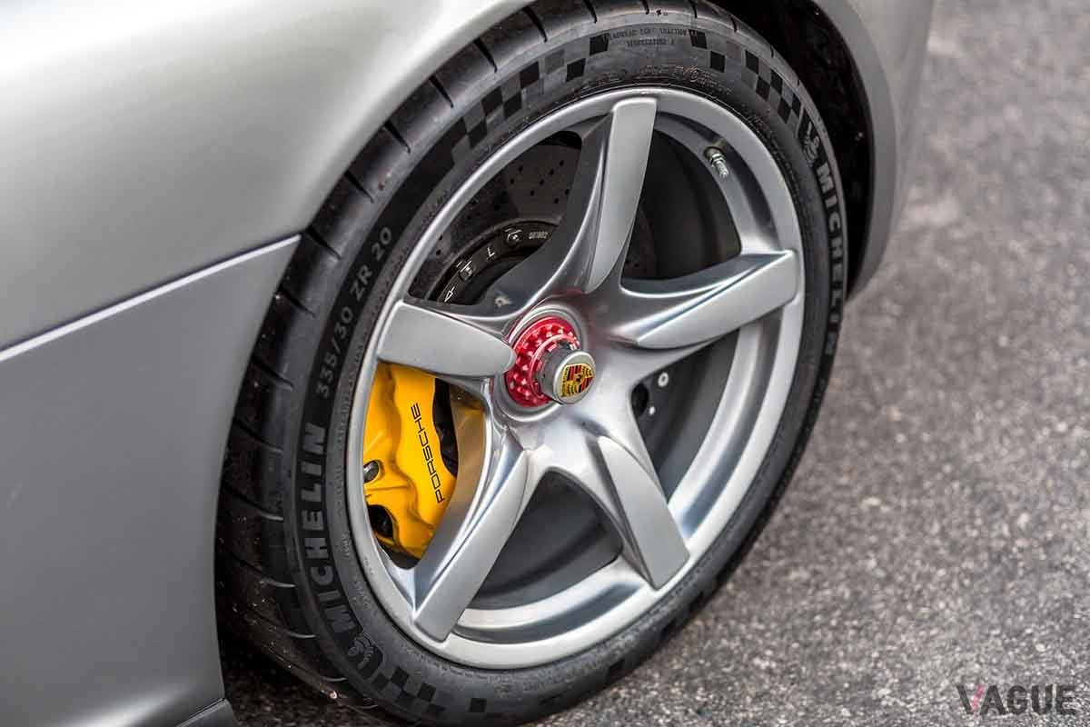 オークションに登場、約2億3000万円で落札された2005年式ポルシェ「カレラGT」。走行距離は7360kmだ　John Afravi（c）2025 Courtesy of RM Sotheby's
