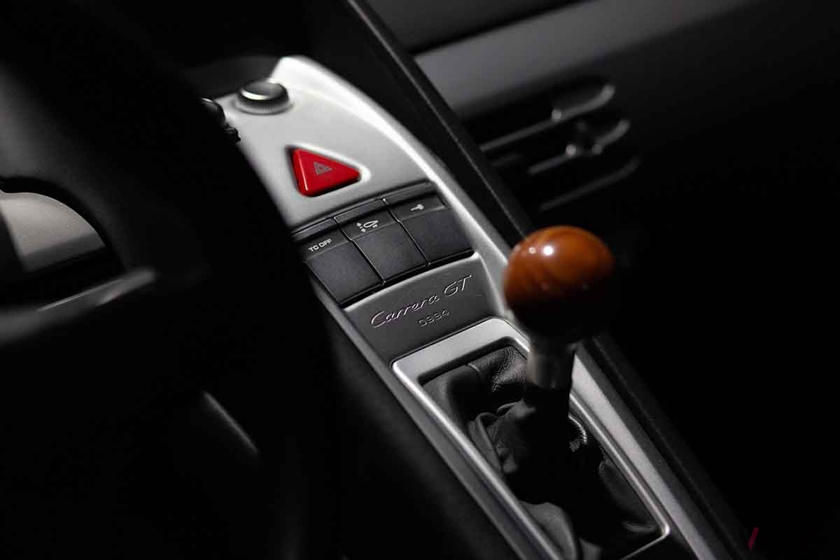 オークションに登場、約2億3000万円で落札された2005年式ポルシェ「カレラGT」。走行距離は7360kmだ　John Afravi（c）2025 Courtesy of RM Sotheby's