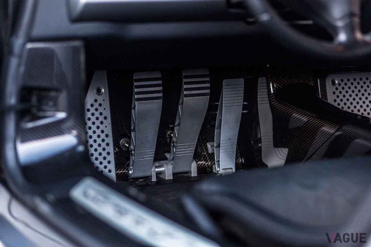 オークションに登場、約2億3000万円で落札された2005年式ポルシェ「カレラGT」。走行距離は7360kmだ　John Afravi（c）2025 Courtesy of RM Sotheby's