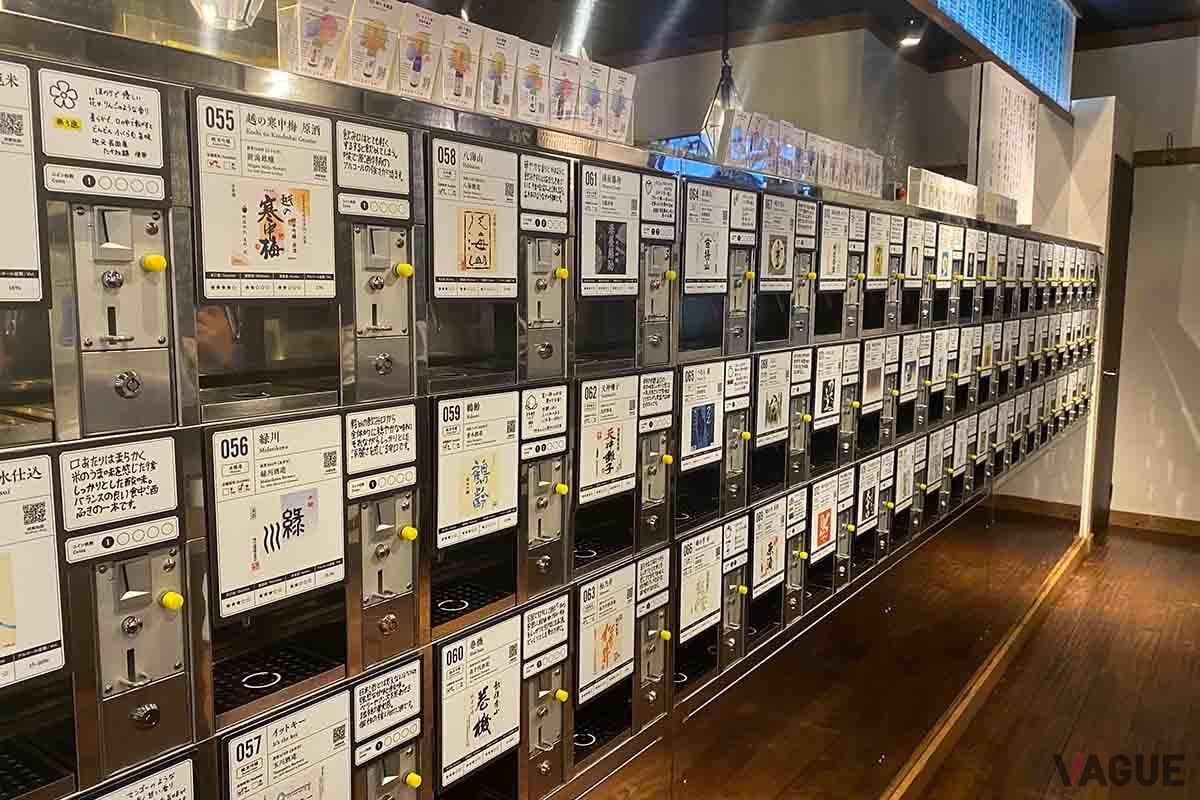 CoCoLo長岡本館2F「ぽんしゅ館」にある唎酒番所では、新潟県にある全蔵の酒を試飲可能。500円で5枚のコインに交換し、お猪口で試飲できる