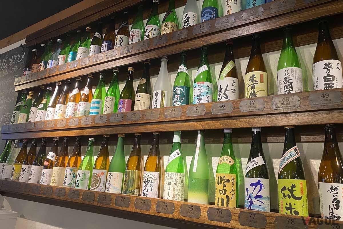 CoCoLo長岡本館2F「ぽんしゅ館」にある唎酒番所では、新潟県にある全蔵の酒を試飲可能。500円で5枚のコインに交換し、お猪口で試飲できる