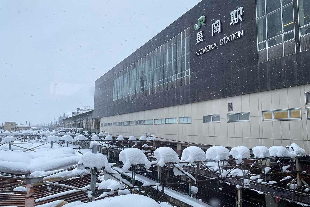 雪の長岡駅