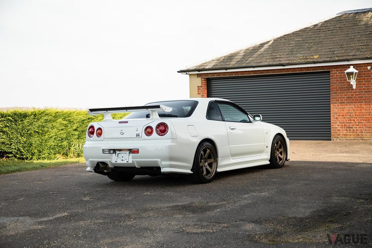 英国オークションに登場した2002年式日産R34型「スカイラインGT-R VスペックII」