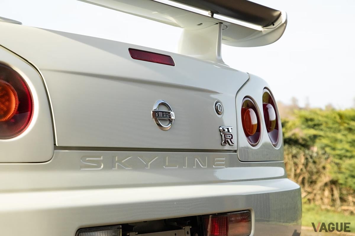 自動価格設定エブロ　日産スカイラインGT-R（R 34）VスペックⅡ 1/24 再再販！ 自動価格設定エブロ 日産スカイラインGT-R（R 34）V