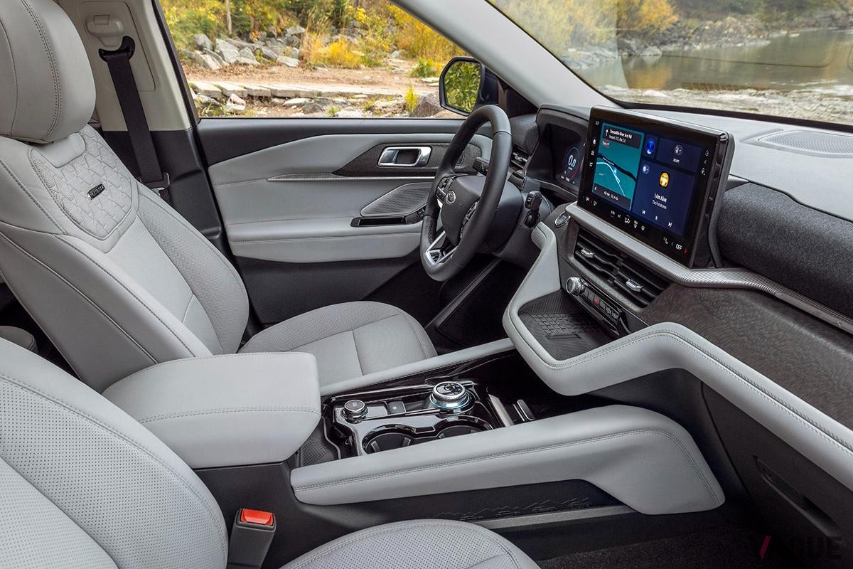 米国で登場したフォード新型「エクスプローラー プラチナム」2025年モデルのインテリア