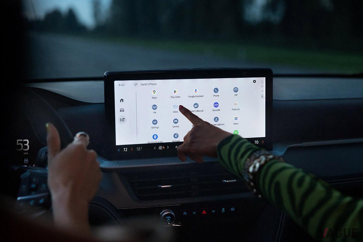 米国で登場したフォード新型「エクスプローラーST」のインテリア