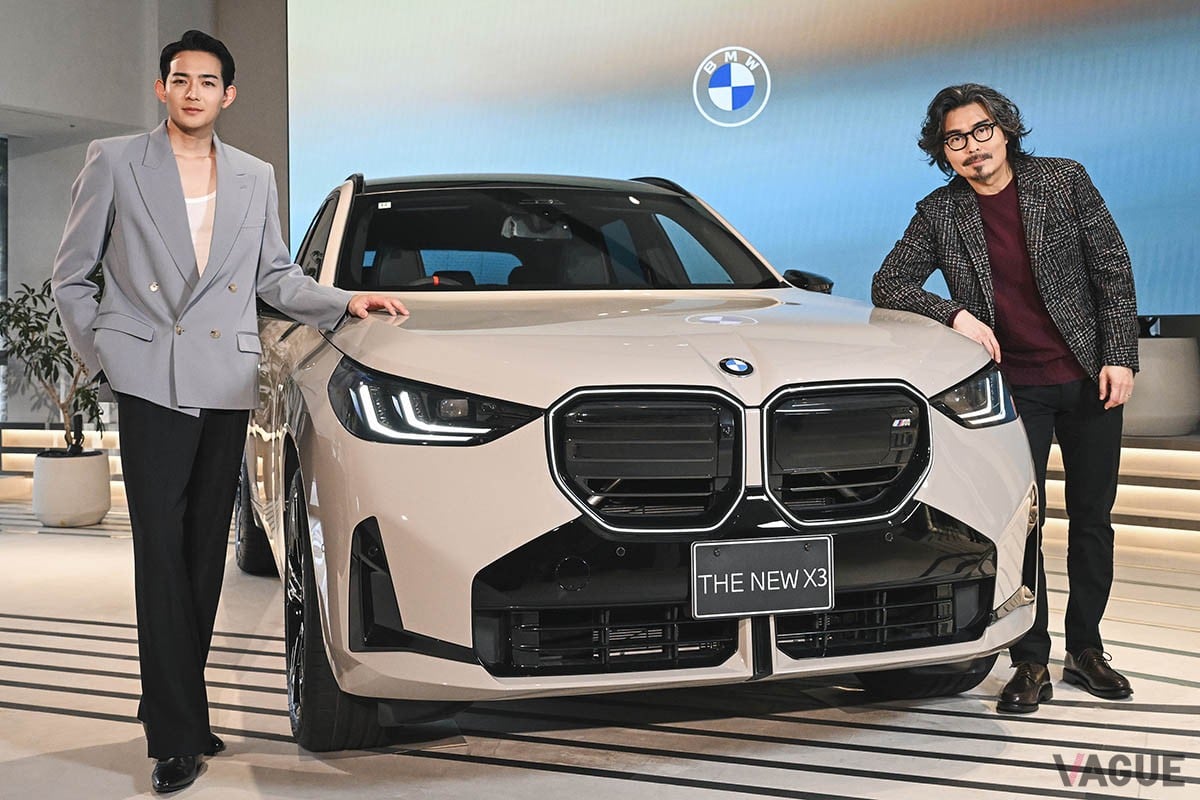 BMW新型「X3」のイベントに出席した竜星涼さん（左）と小澤征悦さん
