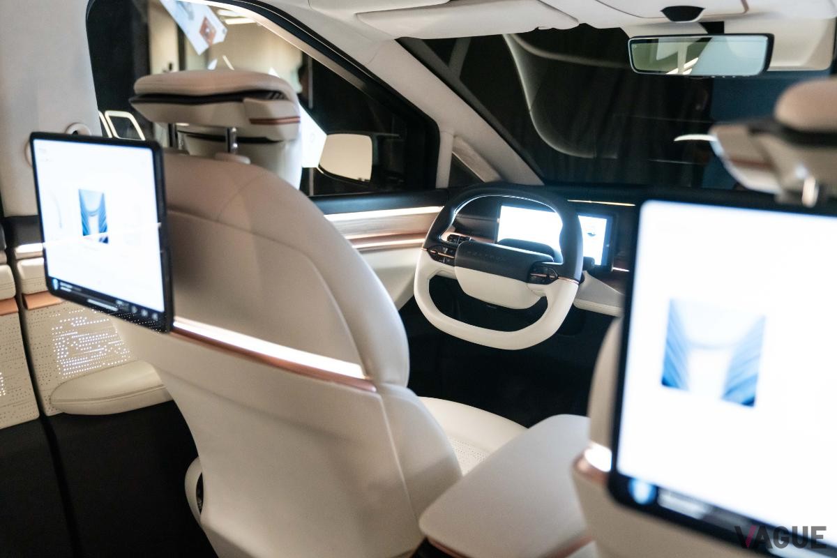 フォックストロンのEVミニバン「モデルD」