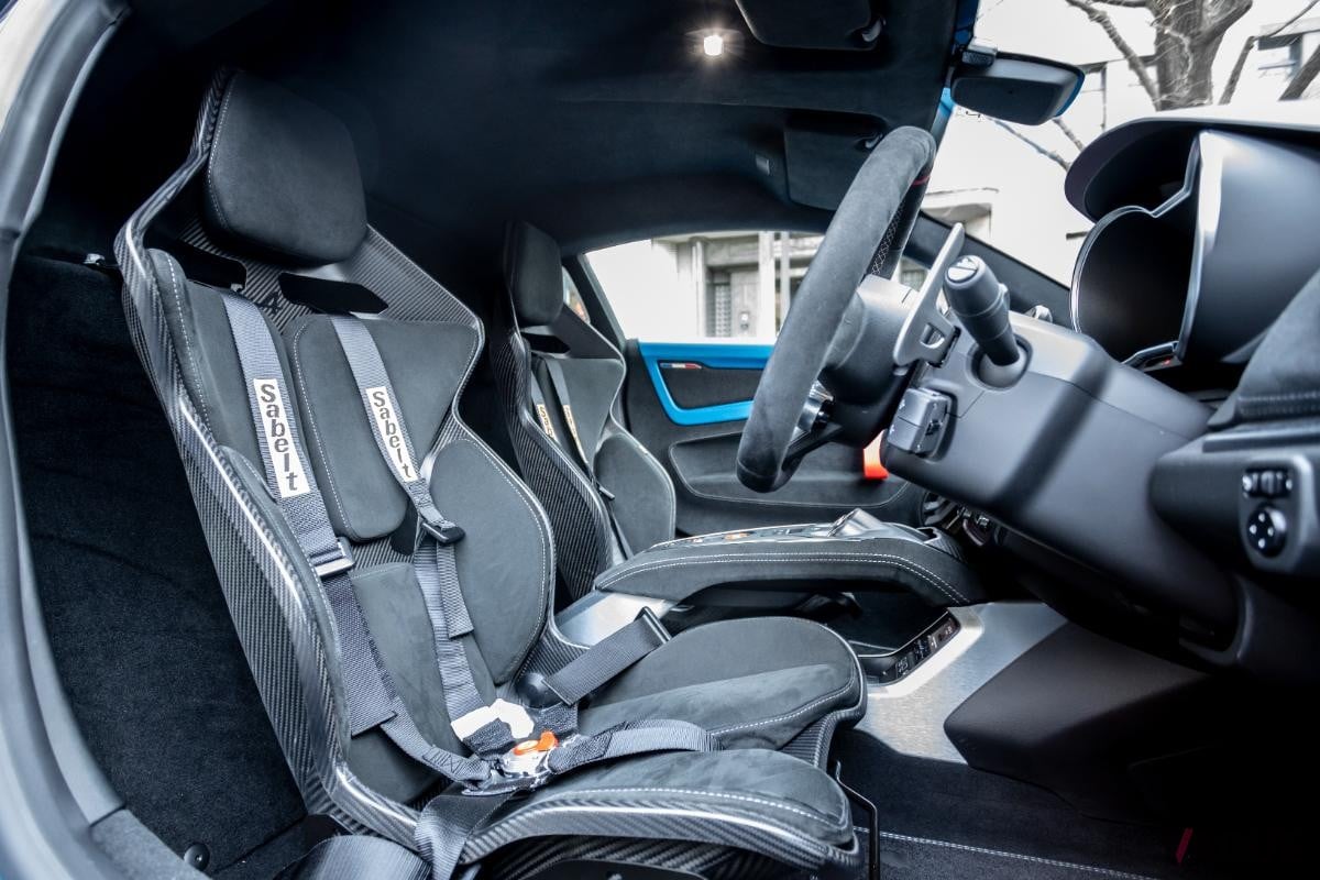 アルピーヌ「A110 Rチュリニ」は6点式レーシングハーネスを標準装備