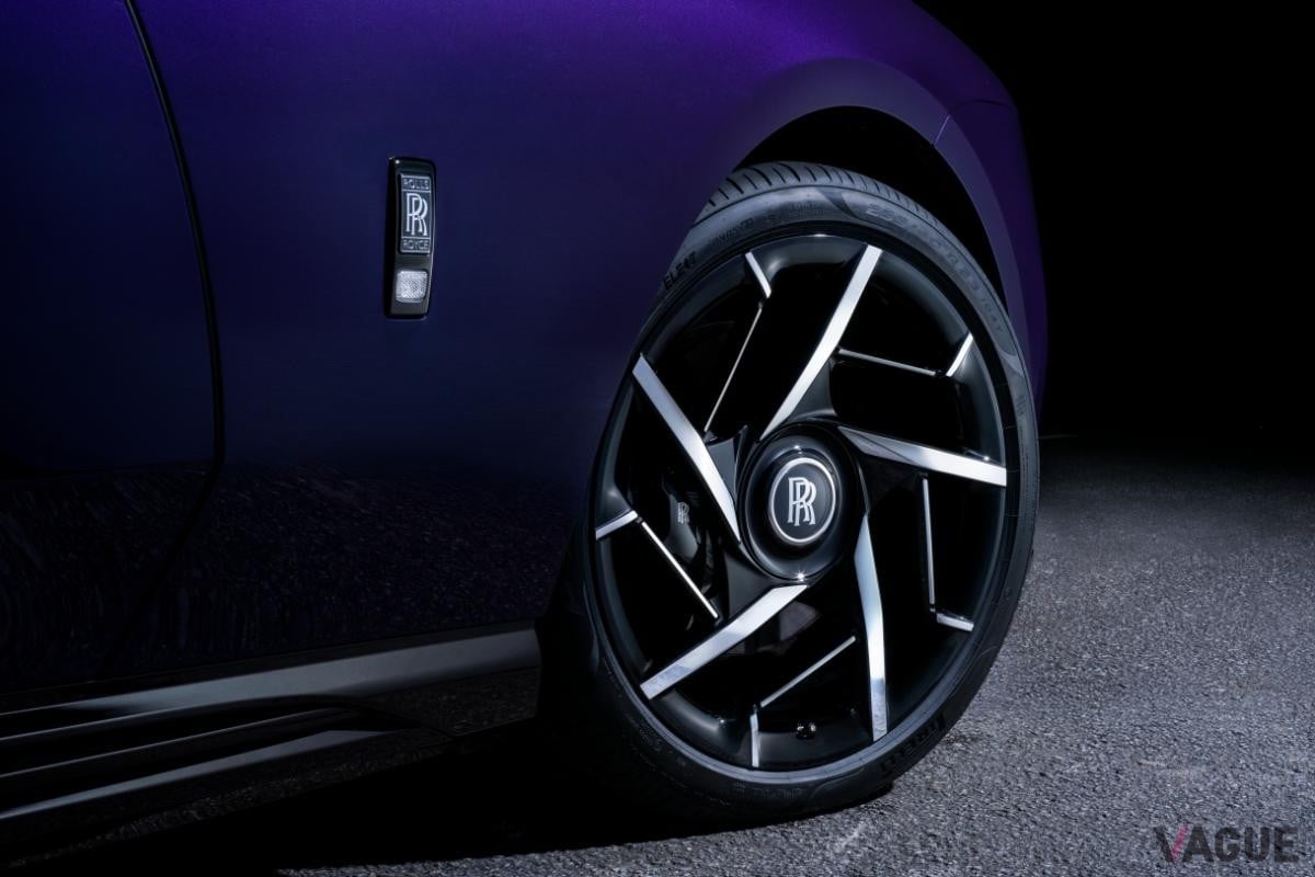 ロールス・ロイス新型「ブラック・バッジ・スペクター」