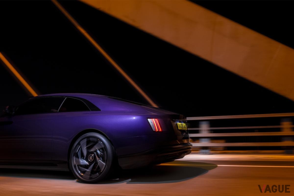 ロールス・ロイス新型「ブラック・バッジ・スペクター」