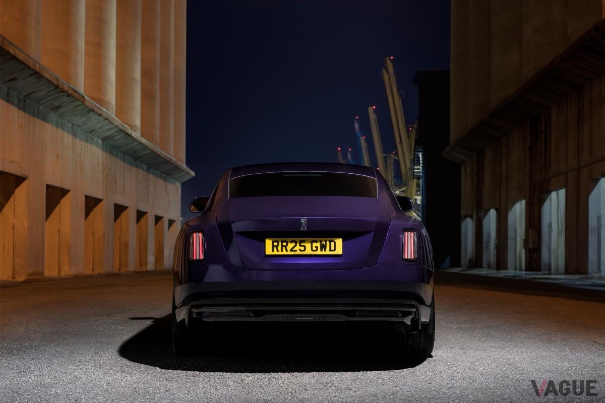 ロールス・ロイス新型「ブラック・バッジ・スペクター」