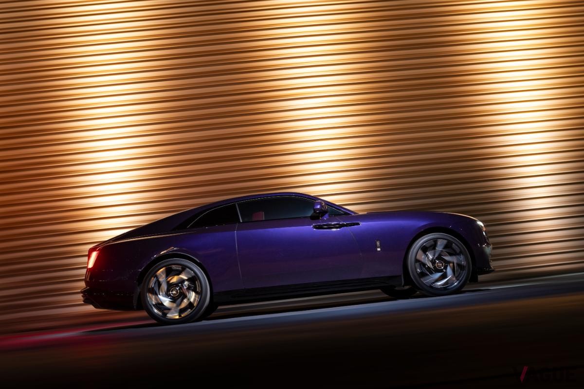 ロールス・ロイス新型「ブラック・バッジ・スペクター」