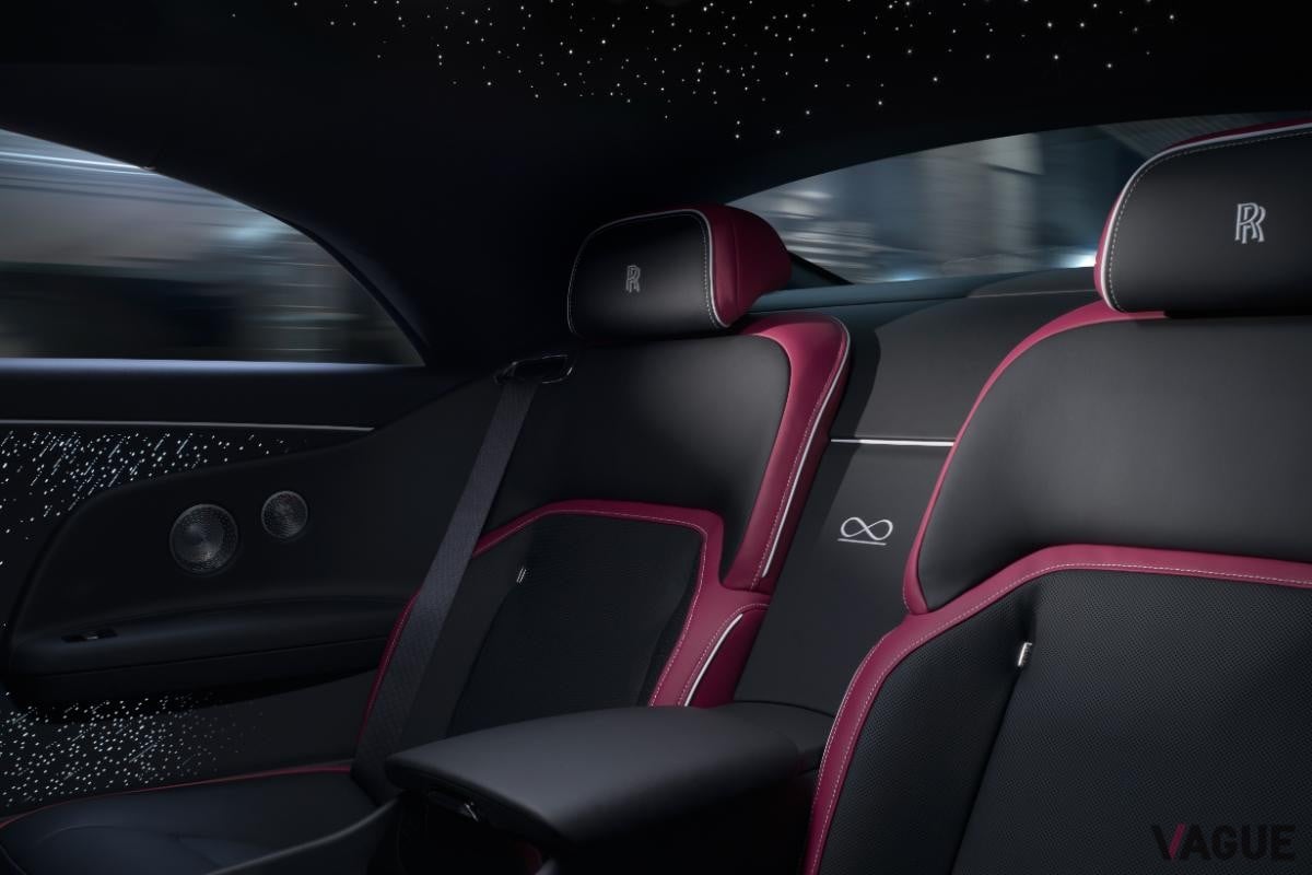 ロールス・ロイス新型「ブラック・バッジ・スペクター」