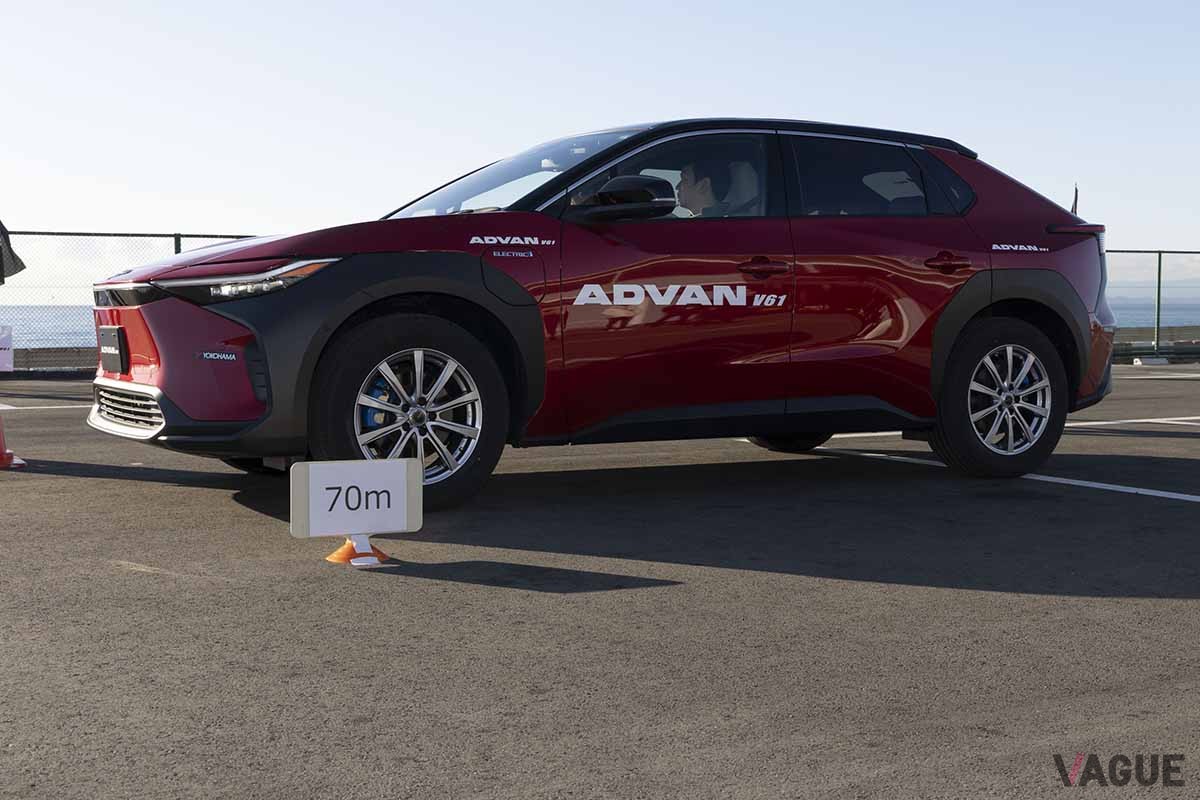 ヨコハマの新プレミアムSUV用タイヤ「アドバンV61」をトヨタ「bZ4X」に装着して転がり抵抗テスト。同条件でブルーアースAE61よりも15m先の70mまで進んだ