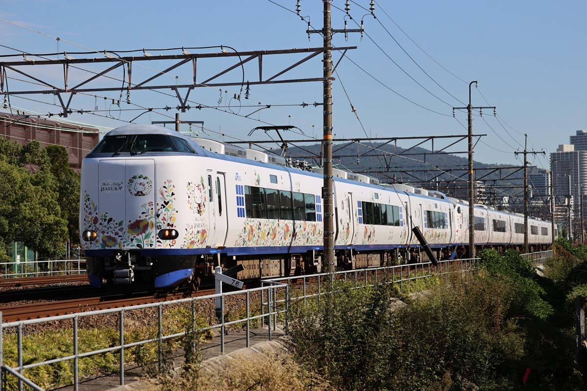 JR西日本「無限大パス」は別途特急券を購入すれば在来線特急に乗ることができる。新幹線は利用できない