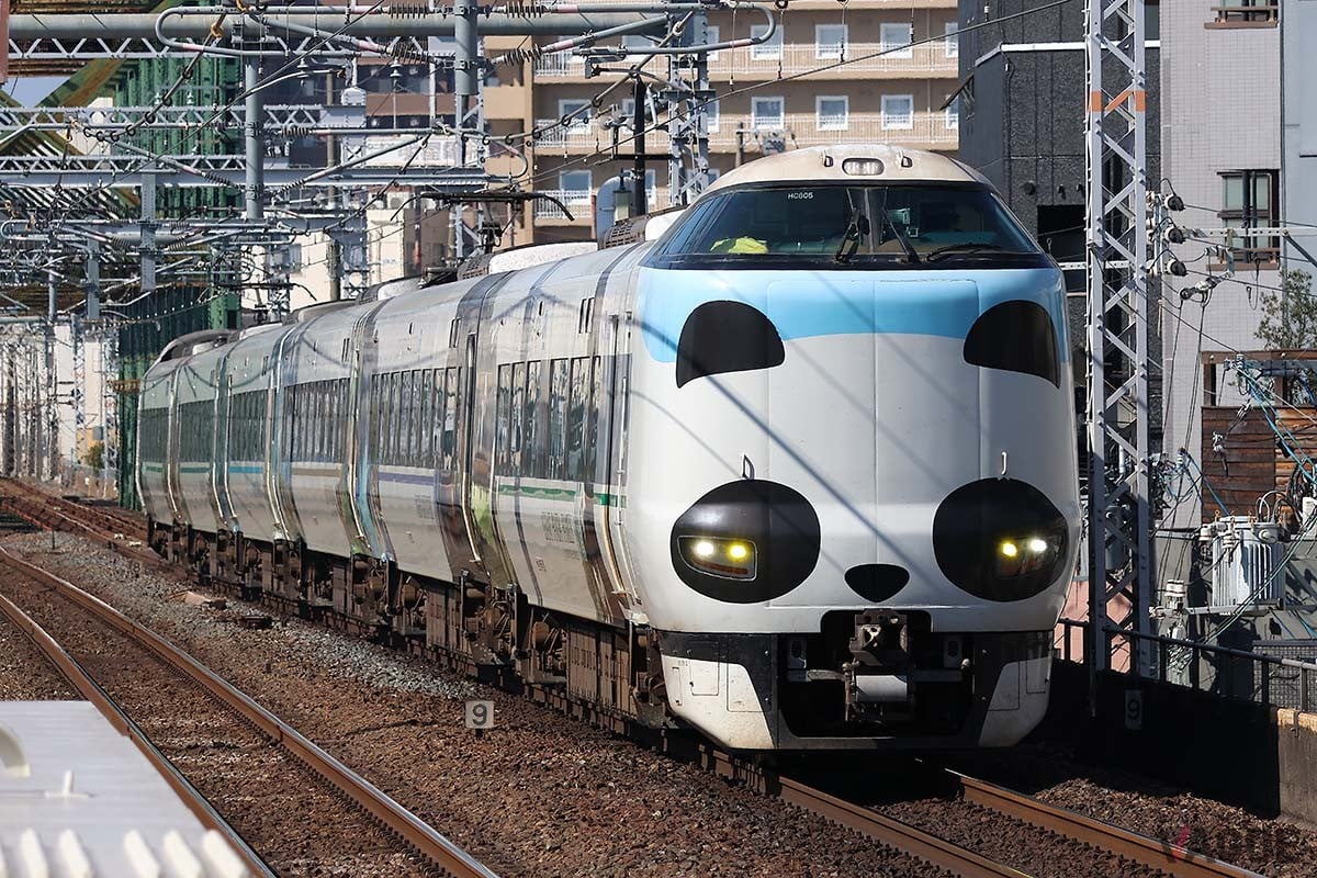 JR西日本「無限大パス」は別途特急券を購入すれば在来線特急に乗ることができる。新幹線は利用できない