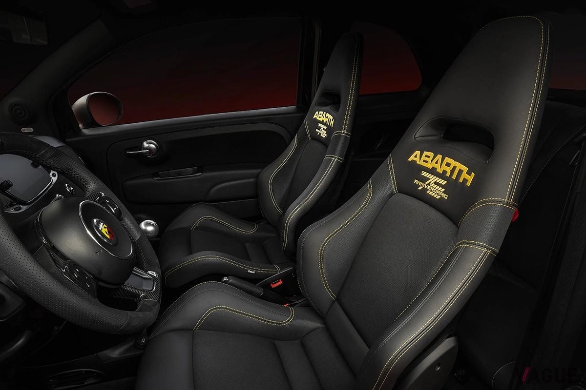 欧州で発表された世界限定1368台のアバルト75周年記念車「アバルト695 75°アニバーサリオ」のインテリア