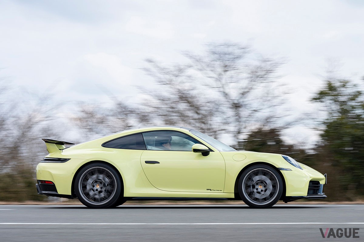 最新のポルシェ「911カレラ」