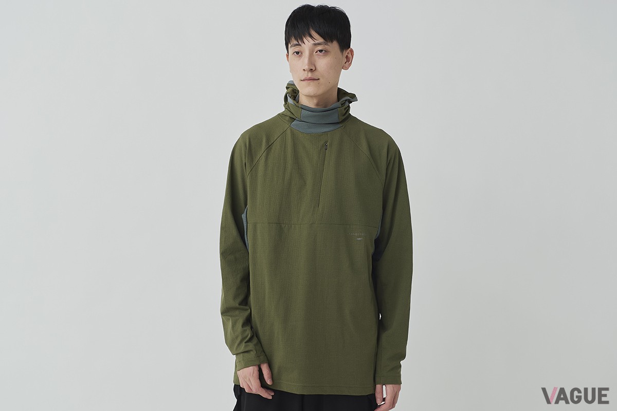 ベースレイヤーフーディーの「Toned Trout Dry Hoodie」。フードは頭から顔、首までを覆うバラクラバ設計